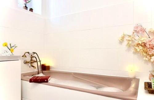 Chateauvert Apartment | L'Écrin d'Or - Élégant & Confortable- Idéalement Situé en Centre-Ville - Terrasse - Gare à 5 min