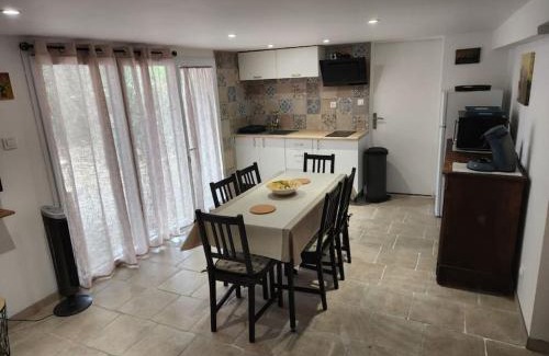 Sauvian Apartment | L'étape méditerranéenne logement 4-6 personnes avec parking privé