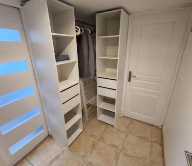Sauvian Apartment | L'étape méditerranéenne logement 4-6 personnes avec parking privé