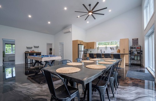 La Patrie Ski Chalet | L'Étoile Filante/Spa/Rivière/Table de Pool