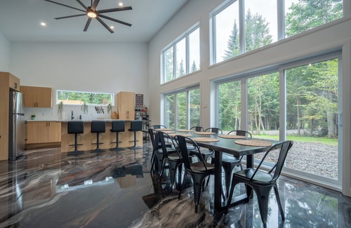 La Patrie Ski Chalet | L'Étoile Filante/Spa/Rivière/Table de Pool