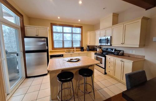 Mont-Tremblant Ski Chalet | L'Aiglon - Nature Golf and Relaxation in Mont-Tremblant