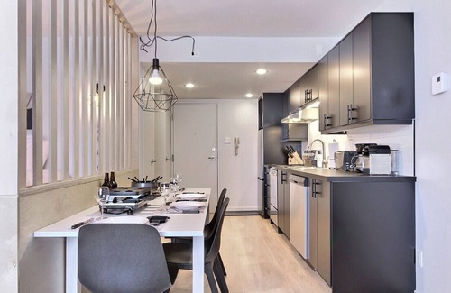 Saint Ferreol les Neiges Apartment | L'Alpiniste | Mont St-Anne | Pool & Sauna | AC