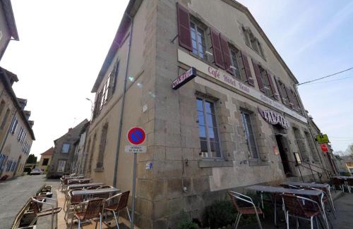 Jarnages Hotel | L'Alzire - Logis Auberge Culturelle