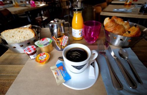 Jarnages Hotel | L'Alzire - Logis Auberge Culturelle