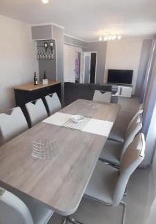Maladiere Apartment | L'Amicale : 80 m², 6 Prs, 3 Ch, Centre ville