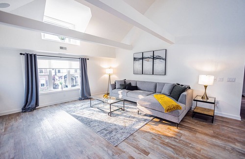 Downtown Apartment | L'amore in Paradise 15 Min to Falls 3 BED 2 Baths