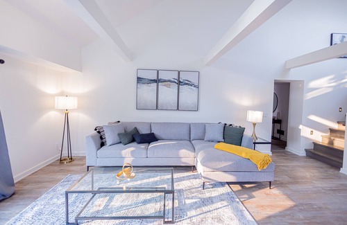 Downtown Apartment | L'amore in Paradise 15 Min to Falls 3 BED 2 Baths