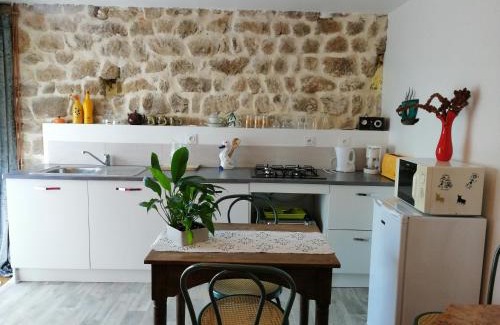 Silhac House | L'Ancienne Ecole