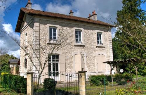 Issigeac House | L'ancienne gare d'Issigeac,piscine,grand terrain,4 personnes