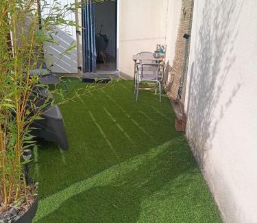 Saint-Martin-de-Valgalgues Apartment | L'Annexe