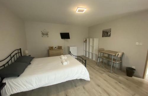 Aubrives Bed & Breakfast | L'ANNEXE DE L'AMERIVIERE