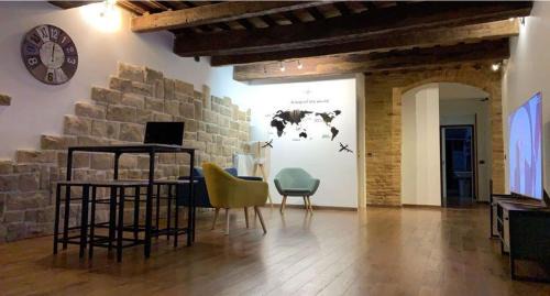 Jesi House | L'ANTICA FALCONERIA