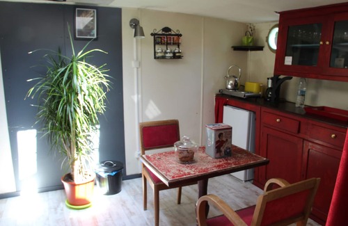 Nouvelle Ville House | L'aparté Péniche Orphée