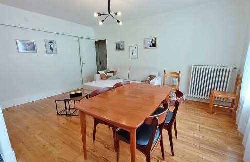 Bagneres-de-Luchon Apartment | L'appart du Maupas, T3, wifi, parking