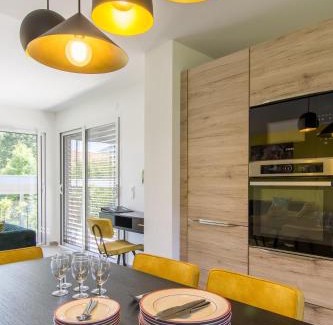 Cessenaz Apartment | L'appartement JARDIN avec vue montagnes
