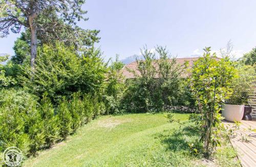 Cessenaz Apartment | L'appartement JARDIN avec vue montagnes