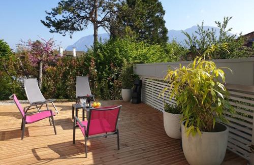 Cessenaz Apartment | L'appartement JARDIN avec vue montagnes