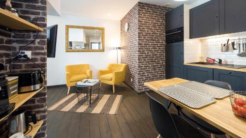 Nord - Gare Apartment | L'Atelier fil à fil