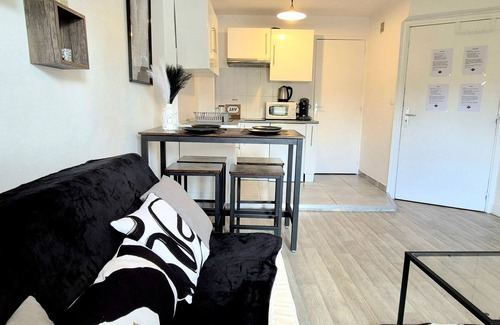 Lourdes Apartment | L'Atelier-T2 near the Wifi-Parking center