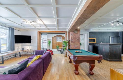Ste Anne de Beaupre House | L'Auberge Saint-Anne 5BR with Billard & Hot Tub