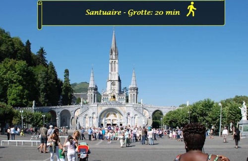 Lourdes Apartment | L'AUTHENTIQUE *STUDIO *PARKING PRIVE* *WIFI*CALME