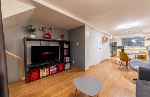 Nouveau-Rosemont Apartment | L'Éco-logis | Downtown | Workspace