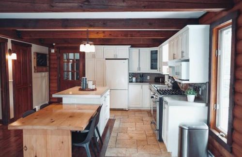 Saint-Faustin-Lac-Carre Ski Chalet | L'Eden