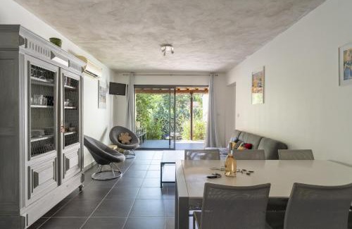 Camaret-sur-Aigues Villa | L'ensemble du gîte de Tante Berthe