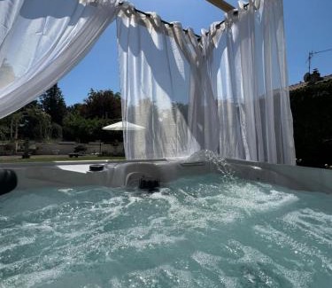 Verdun-sur-le-Doubs Bed & Breakfast | L'ESCALE Chambres et table d'hôtes