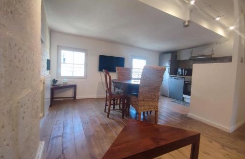 Centre Ville Apartment | L'escale Niortaise - Centre-ville - 10mn Gare - WIFI - Netflix