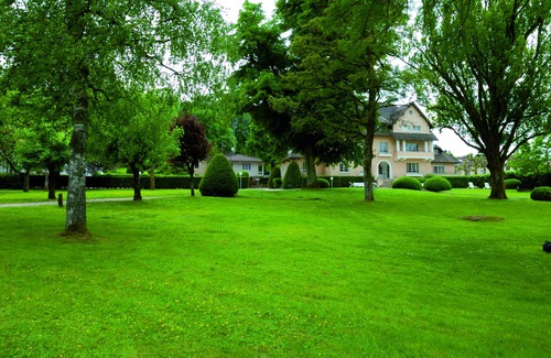 Forges-les-Bains Apartment | L'ESCALE- TOURNESOL - Guest House l'Escale - THERMAL BATHS LES BAINS