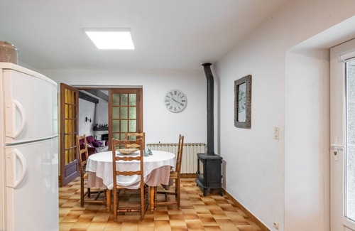 Ruoms House | L'Espedes - Three Bedroom House, Sleeps 8