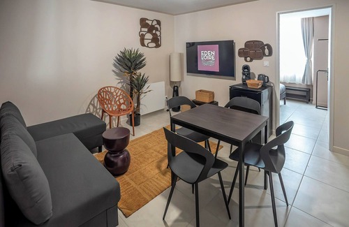 Blois Apartment | L'Esprit d'Herbin : An abstract stay in Blois