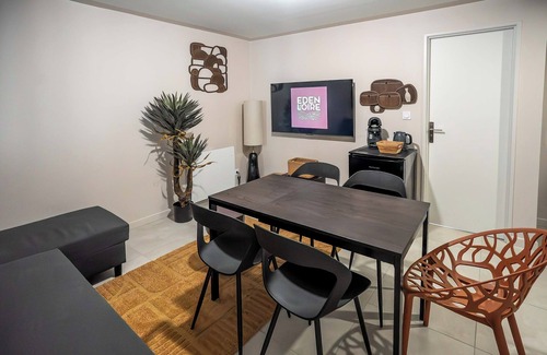 Blois Apartment | L'Esprit d'Herbin : An abstract stay in Blois
