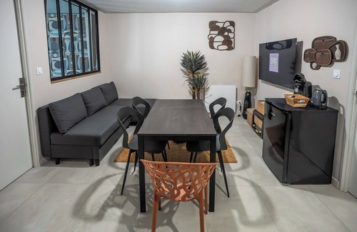 Blois Apartment | L'Esprit d'Herbin : An abstract stay in Blois