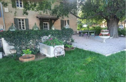 Ansouis Bed & Breakfast | l'Estagnol