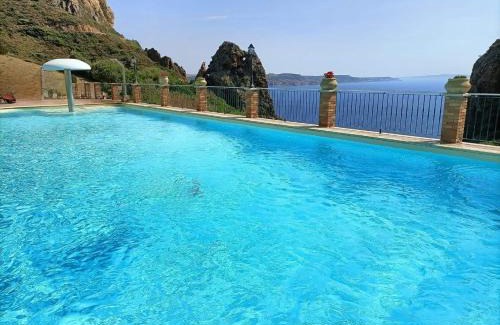 Nebida House | L'Estasi Tanca Piras a bordo piscina con vista mare
