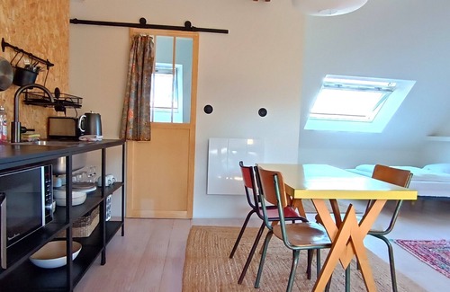 Plouharnel Apartment | L'Etage - Quiet, spacious and cozy studio, classified Furnished Tourism