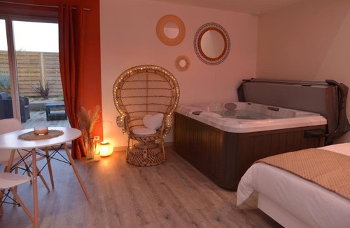 Prinquiau Hotel | L'Evasion chambre DUNE avec sauna et spa privatifs
