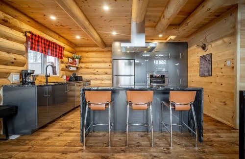 Saint-Philemon Ski Chalet | L'expérience Arborum Sugar Camp, Chalet Rustique en Bois Rond au Massif du Sud