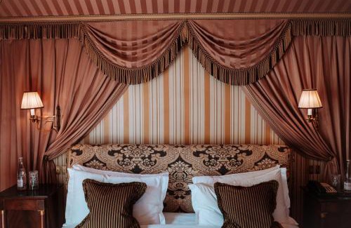 Saint-Germain-des-Pres Hotel | L'Hôtel