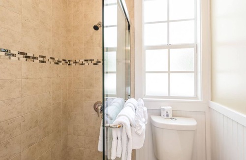 Historic Seaport House | L'Habitation Guest House