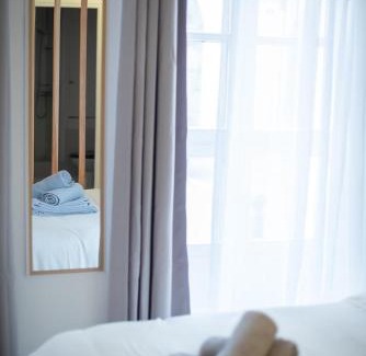 Riom Apartment | L'HELLENID - Logement Spacieux Proche Cour d'appel Riom