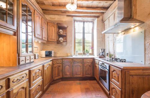 Lantilly House | L'Hirondelle