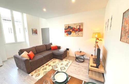 Auch Apartment | L'Ibéris - Toutes les commodités dans la rue
