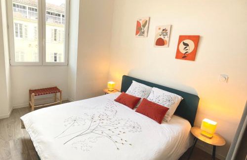 Auch Apartment | L'Ibéris - Toutes les commodités dans la rue