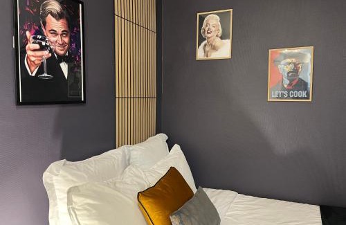 Evreux Apartment | L'icône du cinéma - Studio cosy - Gare - Centre-ville Evreux - Wifi
