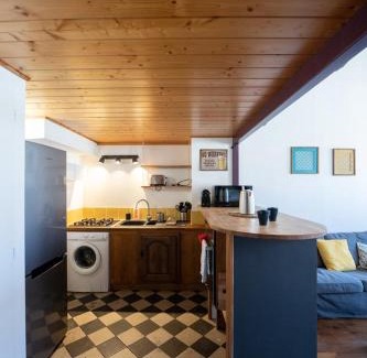 Boucle - Gros Caillou Apartment | L'Indigo- Coup de coeur Canut - Croix Rousse