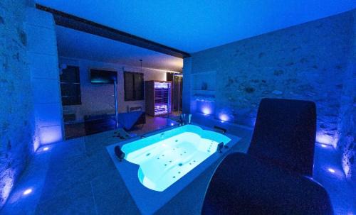Saint-Cyr-sur-Loire Apartment | L'indiscrete Loveroom